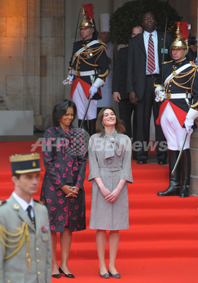 NATO首脳会議、米仏大統領夫人のファッションにも注目