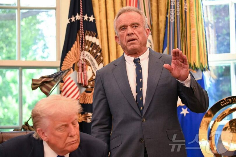 トランプ米大統領とロバート・ケネディ・ジュニア厚生長官(c)AFP/news1