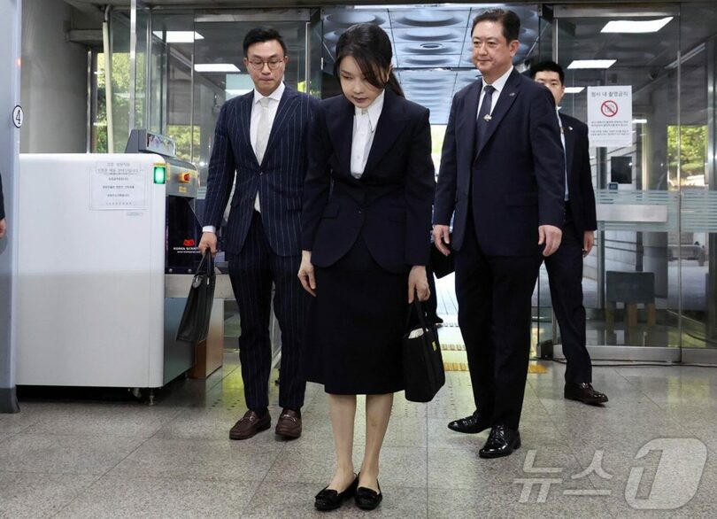 12日午後、ソウル中央地裁での拘束前被疑者審問（令状実質審査）を終えたキム・ゴニ氏(c)news1