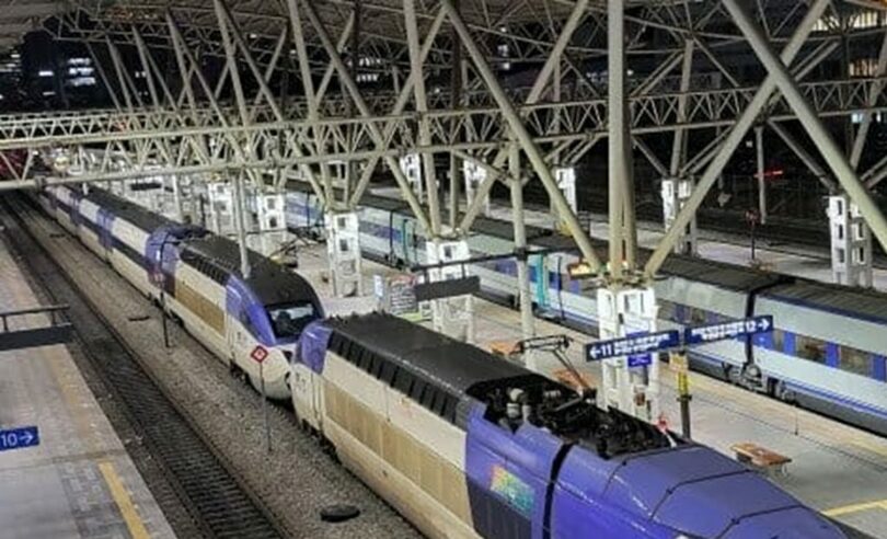 KTX停車しているソウル駅(c)KOREA WAVE