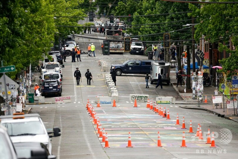 米シアトル警察、「自治区」からデモ隊を強制排除