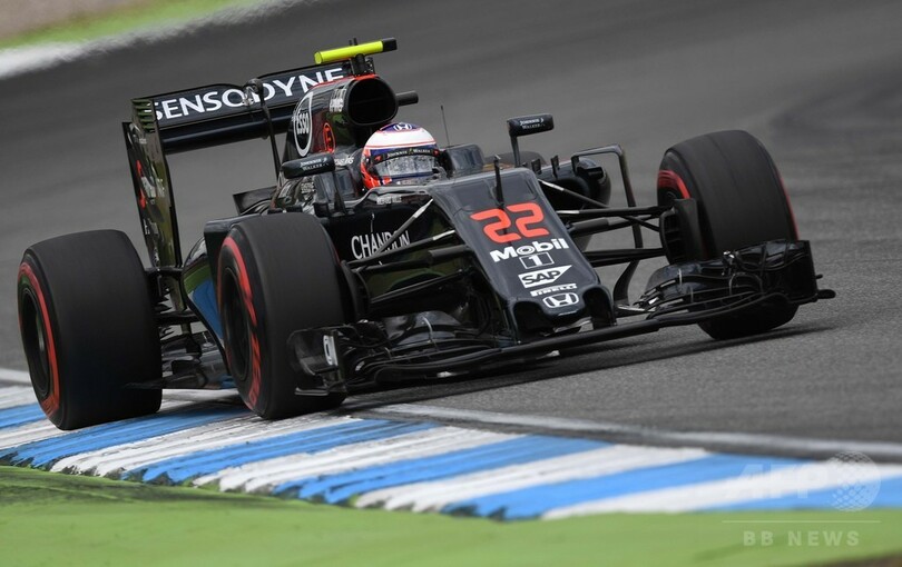 バトンの目にカーボンブレーキの破片が混入、病院で無事に除去