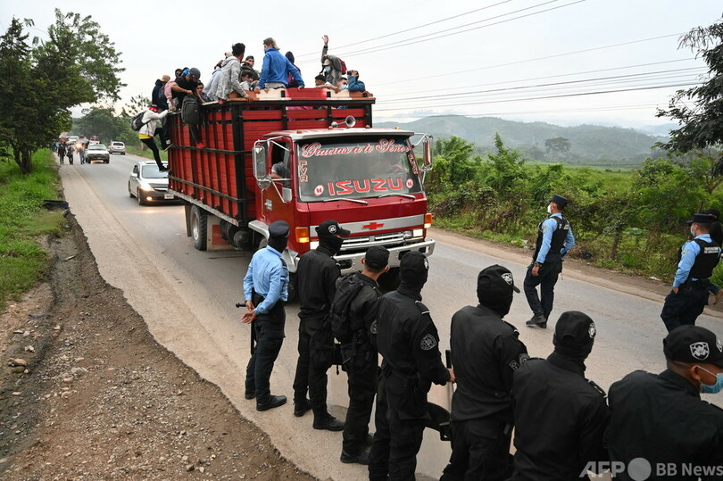 ホンジュラスから米国目指す、移民ら4500人 グアテマラ入り