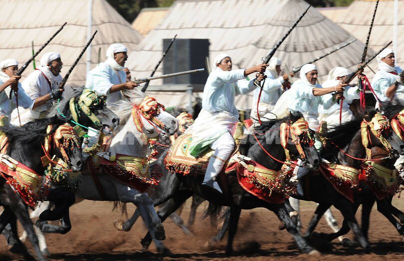 伝統の騎馬祭り「ファンタジア」、モロッコ