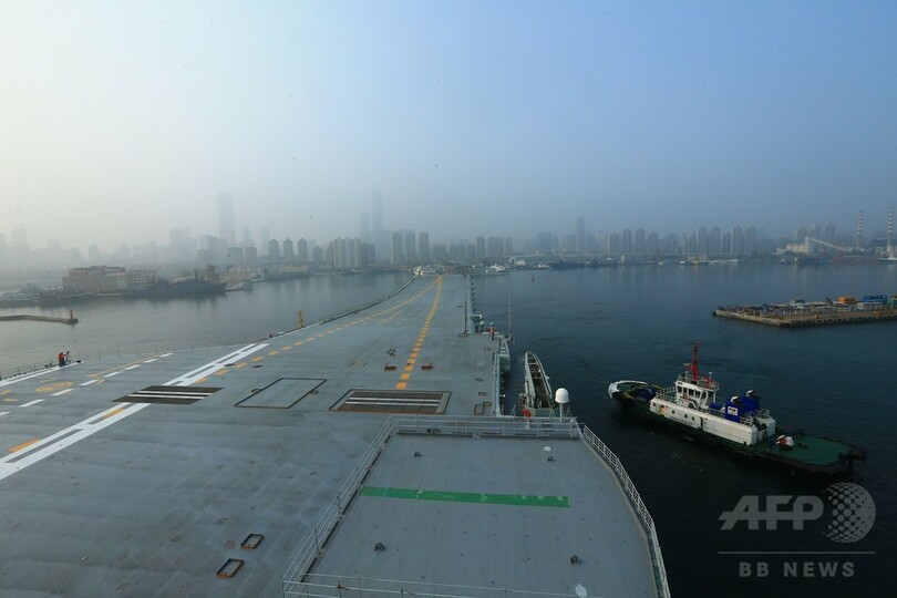 中国初の国産空母が試験航海、2020年までの就役目指す