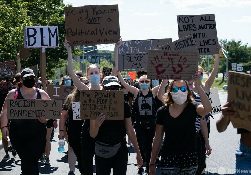米警察、仲裁で黒人少年だけ制圧 非難が殺到