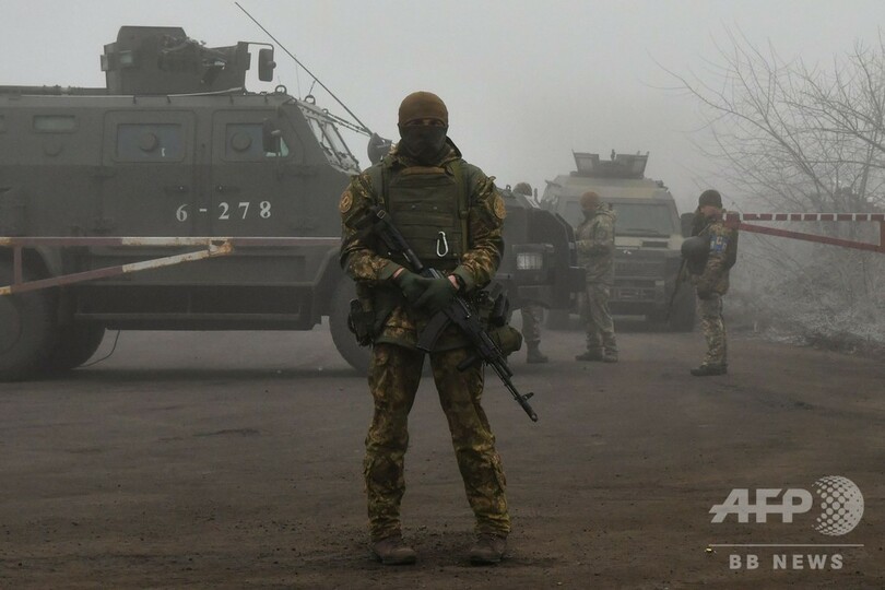 ウクライナ東部、政府と親ロ武装勢力が捕虜交換