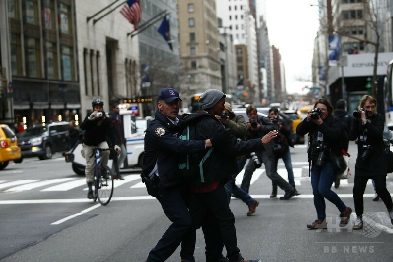 反トランプ派、NYで大規模デモ アリゾナ州では道路封鎖