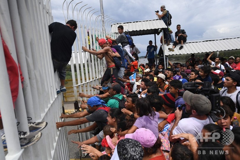 移民数百人 国境を強行突破 米国目指しグアテマラからメキシコに 写真21枚 国際ニュース Afpbb News