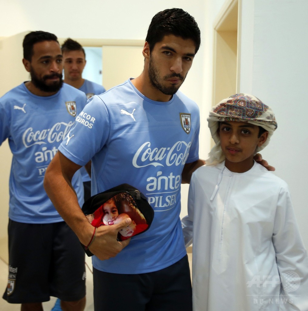 スアレスが復帰後初ゴール、オマーンに快勝 写真5枚 国際ニュース:AFPBB News