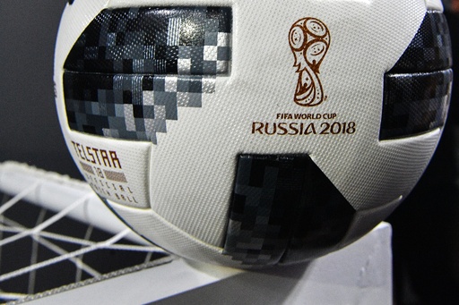ロシアW杯公式球「テルスター18」お披露目、メッシら豪華ゲスト ロシアW杯公式球「テルスター18」お披露目、メッシら豪華ゲスト