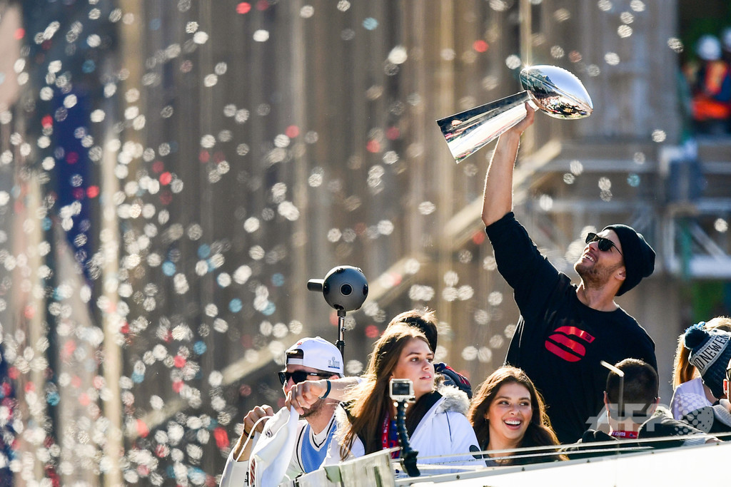 QBブレイディが初ツイートで引退宣言、エープリルフールにファン騒然 QBブレイディが初ツイートで引退宣言、エープリルフールにファン騒然