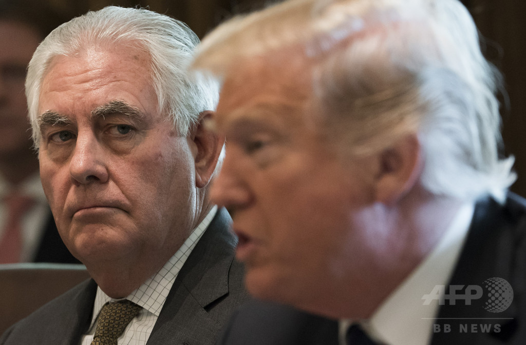 トランプ氏、米国務長官の更迭を否定 「偽ニュース」と一蹴 トランプ氏、米国務長官の更迭を否定 「偽ニュース」と一蹴