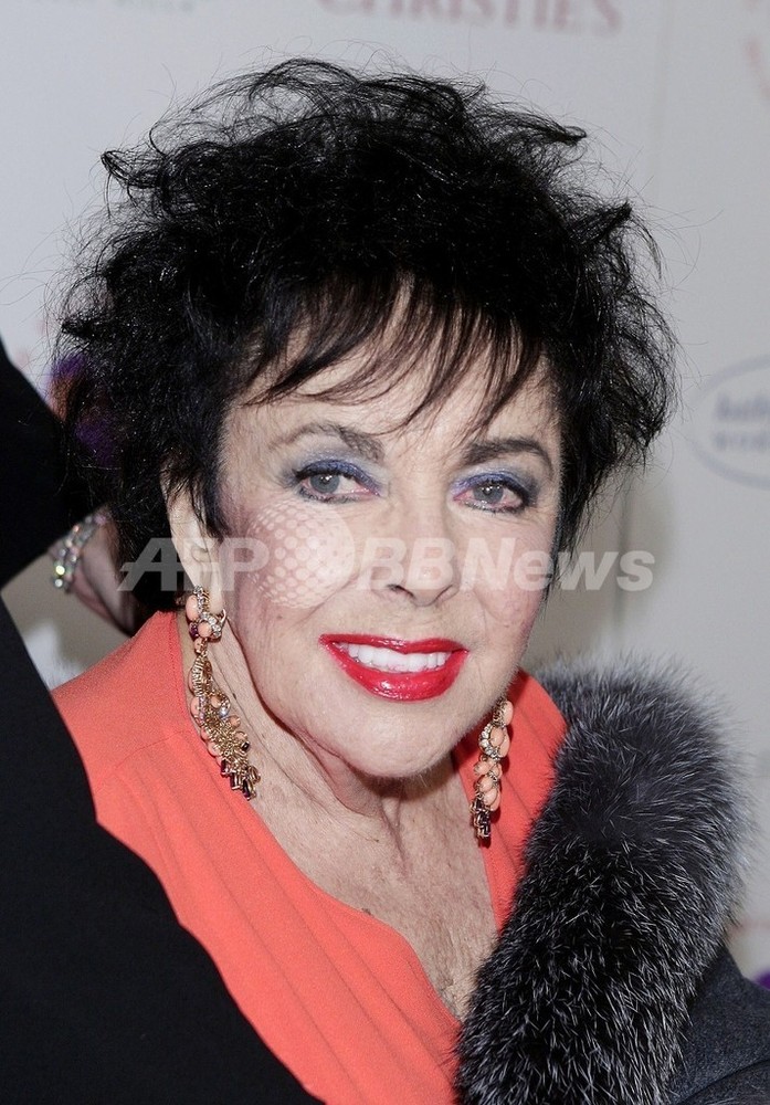 エリザベス・テイラー入院、広報は重体報道を否定 写真1枚 国際