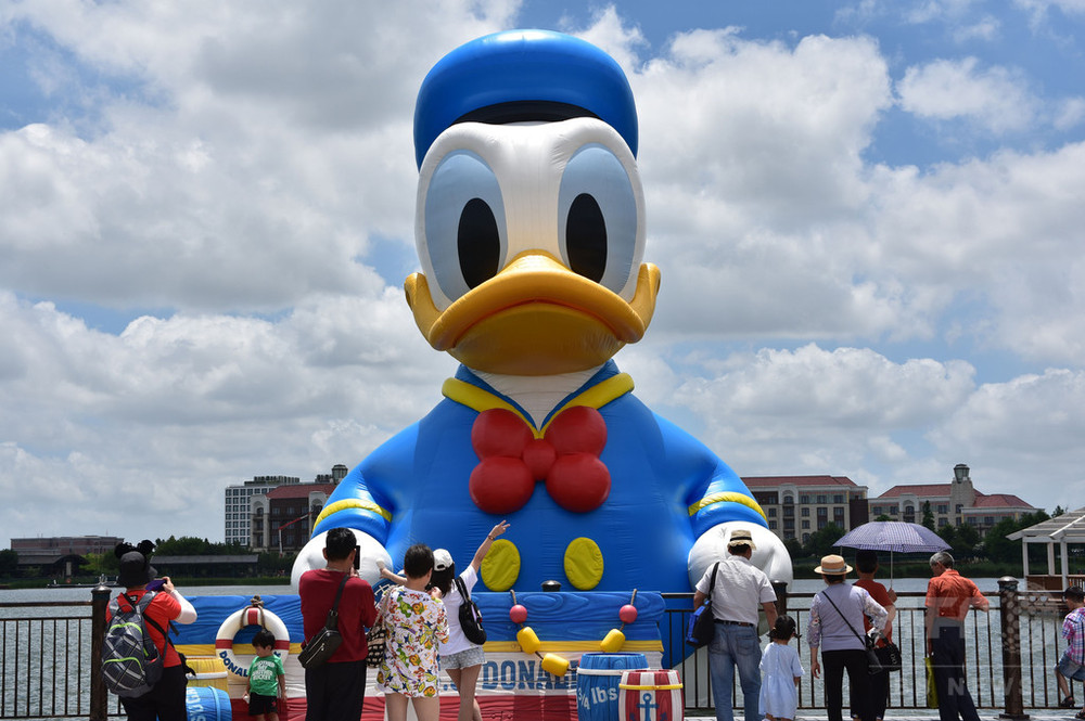 湖に11メートルのドナルド 上海ディズニー隣の湖 写真2枚 国際ニュース