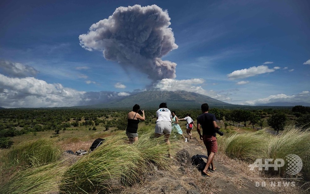バリ島アグン山がまた噴火 噴煙が上空00mに到達 写真2枚 国際ニュース Afpbb News