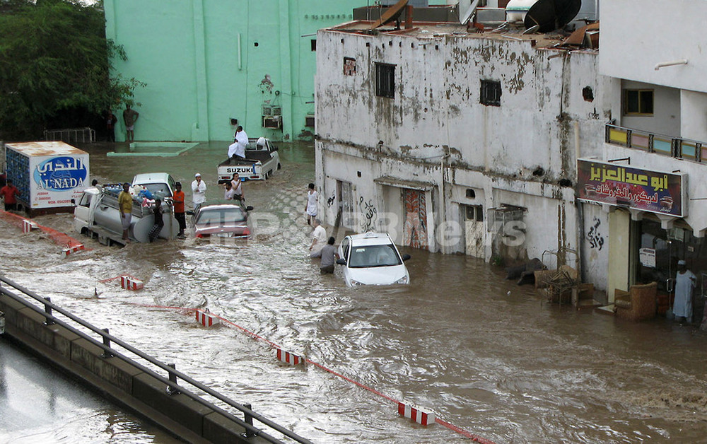 サウジアラビア ジッダで大洪水 77人死亡 不明多数 写真6枚 国際ニュース Afpbb News
