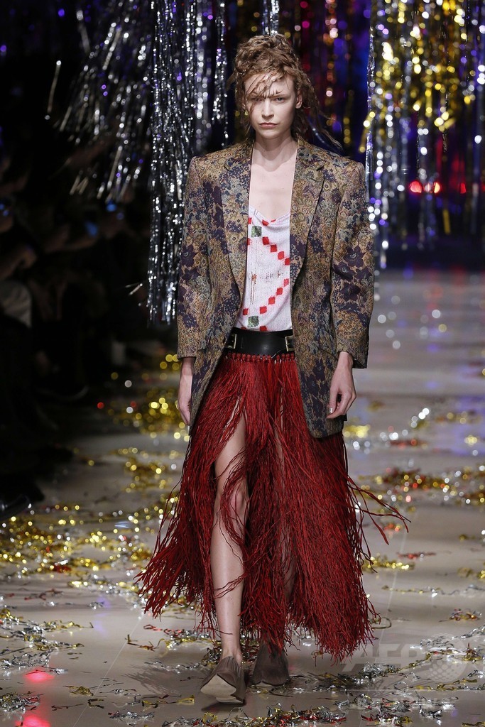 「ユニセックス」にまとう服、「ヴィヴィアン・ウエストウッド ゴールドレーベル」15/16秋冬