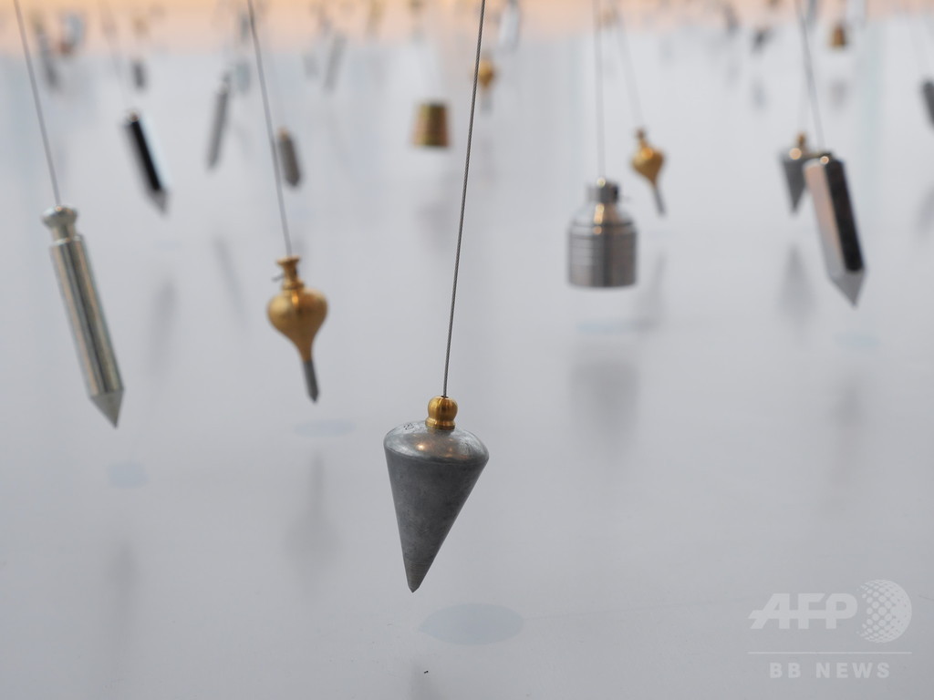 「赤い糸」をテーマに3都市で展覧会、エスパス ルイ・ヴィトン