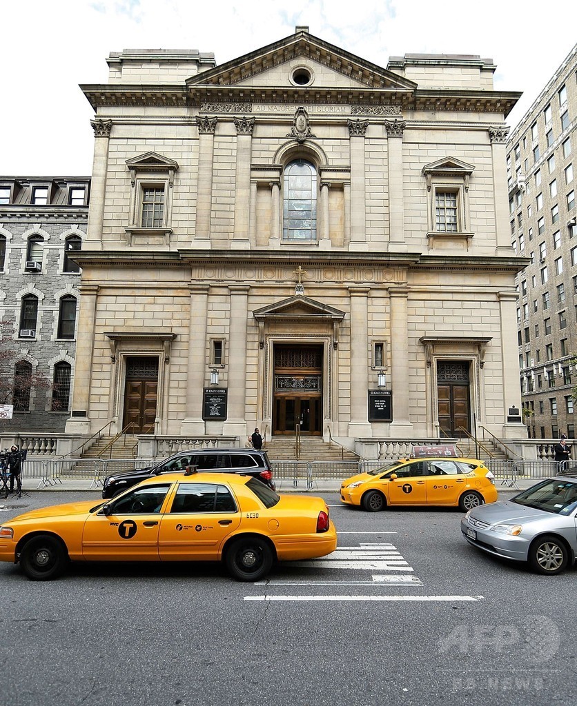 ヒラリー・クリントンやアナ・ウィンターらも出席、オスカー・デ・ラ・レンタ氏葬儀
