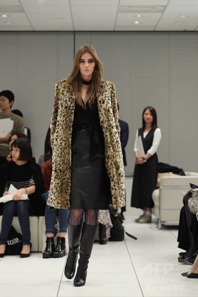 ユニクロの「カリーヌ･ロワトフェルド」コレクションに注目