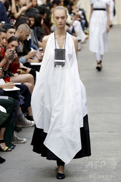 「ネヘラ」17年春夏