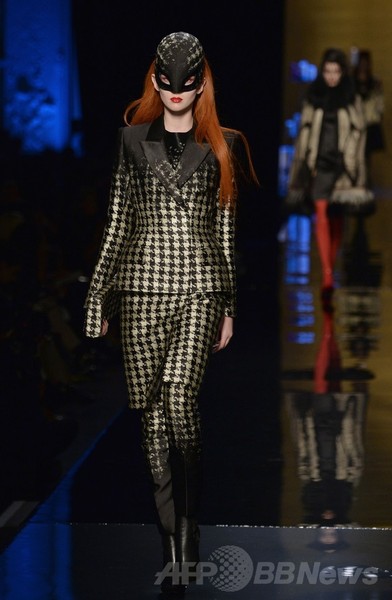 「ひげ面の女装歌手」も登場、J.P.ゴルチエ14/15年秋冬オートクチュール