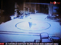 インドネシアのテレビ局TV ONEが放映した、自爆犯と見られる人物がリッツカールトン（Ritz Carlton）ホテルの中を歩く様子をとらえた監視カメラの映像。直後に爆破が起きた（2009年7月17日放映）。(c)AFP/TV ONE