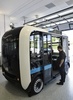 米メリーランド州ナショナルハーバーにあるローカルモーターズ社で公開された自動運転車「Olli」（2016年6月16日撮影）。(c)AFP/Mandel Ngan