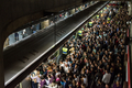 ブラジル・サンパウロ（Sao Paulo）の地下鉄セ（Se）駅、夕方のラッシュアワーは東京も顔負けの大混雑だ（2012年6月6日撮影）。(c)AFP/Yasuyoshi Chiba