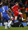 チェルシーのGKペトル・チェフ（%%Petr Cech%%）にチャンスを阻まれるリバプールのフェルナンド・トーレス（%%Fernando Torres%%）。（2008年4月30日撮影）(c)AFP/ADRIAN DENNIS