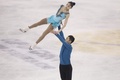 14-15フィギュアスケートグランプリ（GP）シリーズ第3戦、中国杯（ISU Grand Prix of Figure Skating Cup of China 2014）、ペア・フリースケーティング（FS）。演技に臨む于小雨（Yu Xiaoyu）/金揚（Jin Yang）組（2014年11月8日撮影）。(c)AFP