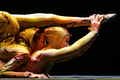 写真は7日、パフォーマンスを披露する同グループ。(c)AFP/MUSTAFA OZER