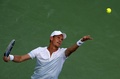ドバイ・テニス選手権（Dubai Duty Free Tennis Championships 2014）、男子シングルス準決勝。サーブトスを上げるトマス・ベルディハ（Tomas Berdych、2014年2月28日撮影）。(c)AFP/KARIM SAHIB