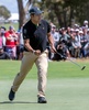 米国選抜と世界選抜による男子ゴルフの対抗戦、第13回プレジデンツ・カップ初日。17番を奪ってガッツポーズを見せる世界選抜の松山英樹（2019年12月12日撮影）。(c)SIMON BAKER / AFP
