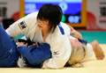 柔道、グランドスラム東京大会（Grand Slam Tokyo 2011）は11日、最終日の男女5階級が行われ、日本勢は3階級で優勝した。

女子78キロ級決勝で米国のカイラ・ハリソン（Kayla Harrison、左）と対戦する日本の緒方亜香里（Akari Ogata、2011年12月11日撮影）。(c)AFP/Toru YAMANAKA