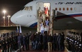 ロシア・モスクワのヌコボ国際空港で、西側諸国との囚人交換で解放されたロシア人を出迎えたウラジーミル・プーチン大統領。スプートニク提供（2024年8月1日撮影）。(c)Gavriil GRIGOROV / POOL / AFP