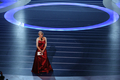 2008年2月24日、米カリフォルニア（California）州ハリウッド（Hollywood）で行われた第80回アカデミー賞（80th Academy Awards）授賞式で主演男優賞のプレゼンターを務めた女優のヘレン・ミレン（Helen Mirren）。(c)AFP/Robyn Beck