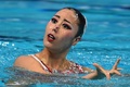 第16回世界水泳選手権、シンクロナイズドスイミング、ソロフリールーティン（FR）決勝の演技に臨む乾友紀子（2015年7月29日撮影）。(c)AFP/CHRISTOPHE SIMON