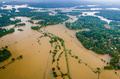 スリランカ中部で、ヘリコプターから撮影した洪水の様子（2016年5月18日提供）。(c)AFP/SRI LANKAN PRESIDENT&apos;S OFFICE