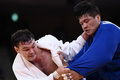 東京五輪、柔道男子100キロ級決勝。韓国の趙グハム（右）と対戦するウルフ・アロン（2021年7月29日撮影）。(c)Franck FIFE / AFP