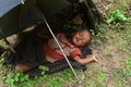 ミャンマーから国境を越えバングラデシュのテクナフに避難し、眠るロヒンギャの子（2017年9月10日撮影）。(c)AFP/Munir UZ ZAMAN