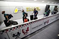 東京五輪出場を控え、成田国際空港に到着したオーストラリア・ソフトボール女子代表選手（2021年6月1日撮影）。(c)ISSEI KATO / POOL / AFP