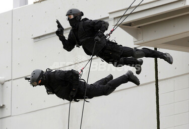 韓国海洋警察庁、特殊部隊の対テロ訓練を公開 写真8枚 国際ニュース