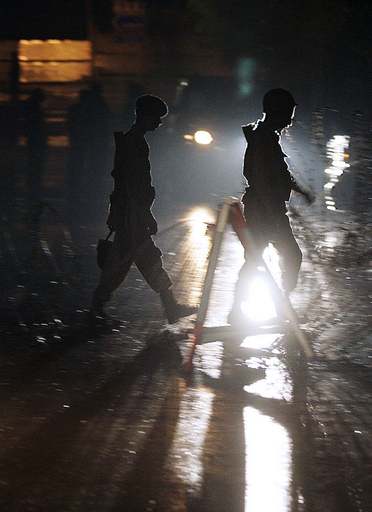 モスク立てこもり、治安部隊が総攻撃を視野に