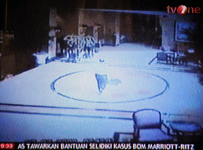 高級ホテル爆破、自爆犯による犯行 インドネシア警察