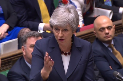 英首相、EU離脱案可決なら辞任 議員らに確約