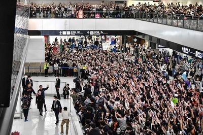 侍ジャパン、WBCから凱旋 成田空港に帰国