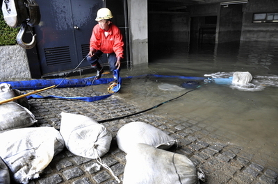 気象庁、大津波警報に「予測が過大だった」と謝罪