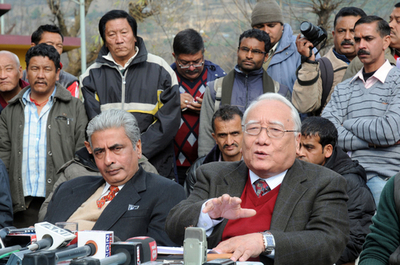 チベット仏教活仏の寺院から札束、総額8千万円以上